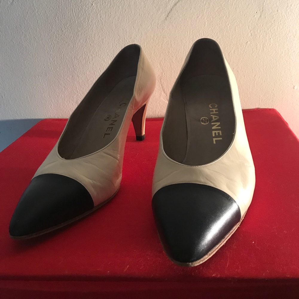 CHANEL classic pumps.